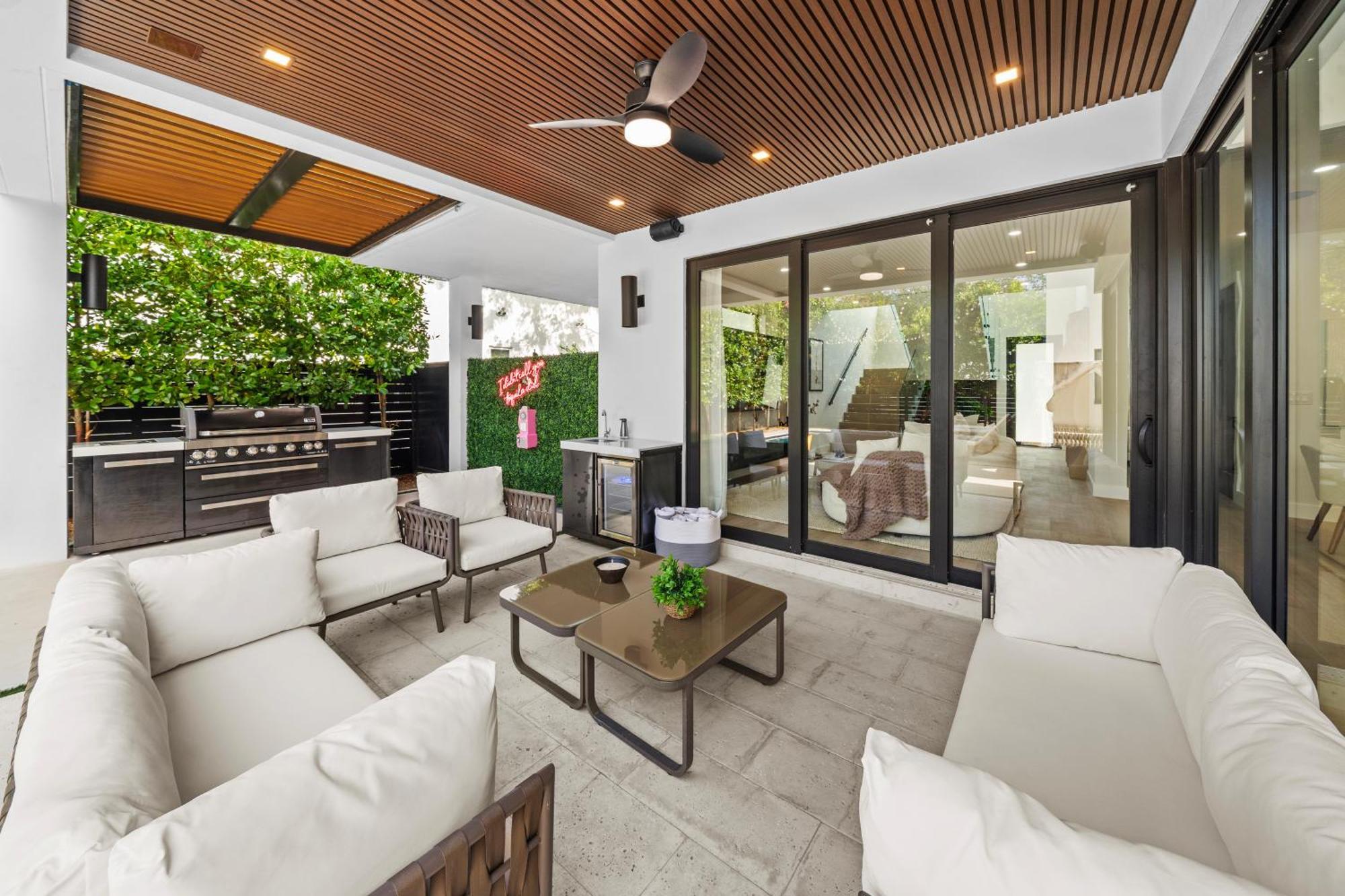 Modern Zen Oasis In Design District Sleeps 16 Miami