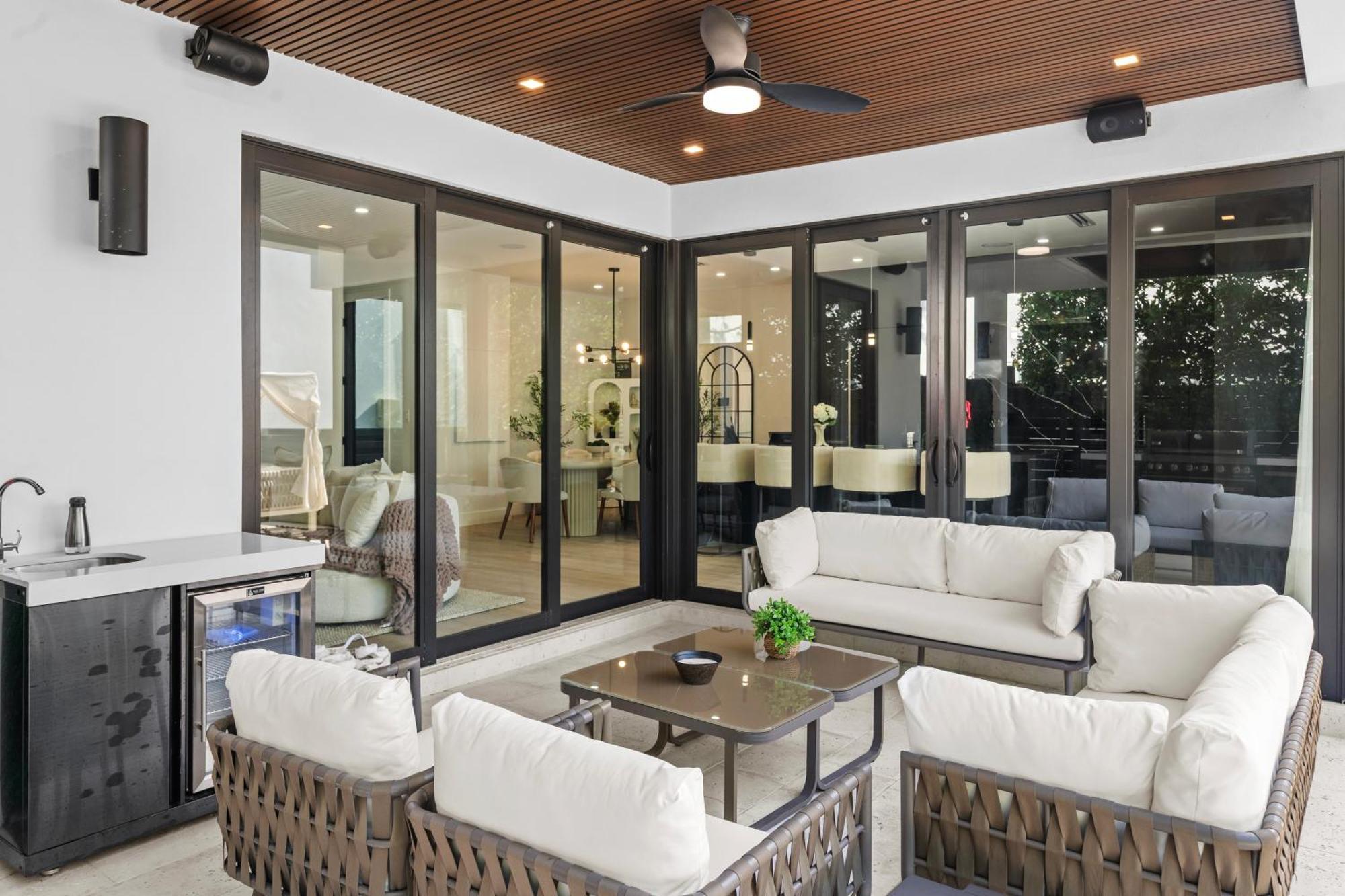 Modern Zen Oasis In Design District Sleeps 16 * Miami