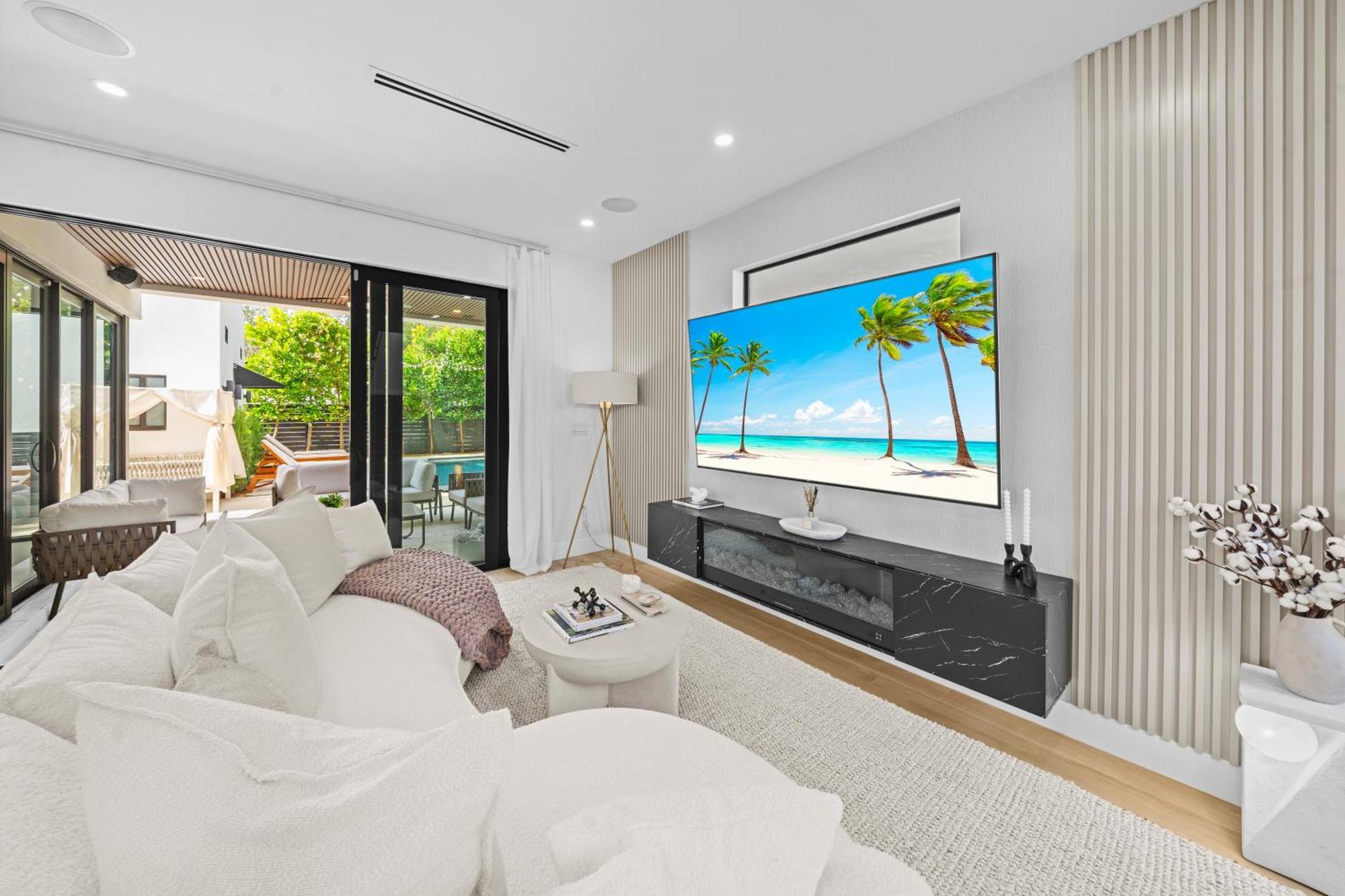Modern Zen Oasis In Design District Sleeps 16