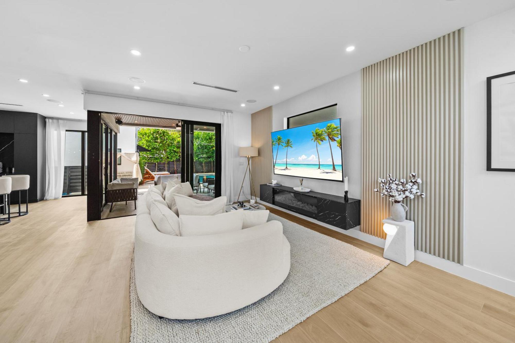Modern Zen Oasis In Design District Sleeps 16 * Miami