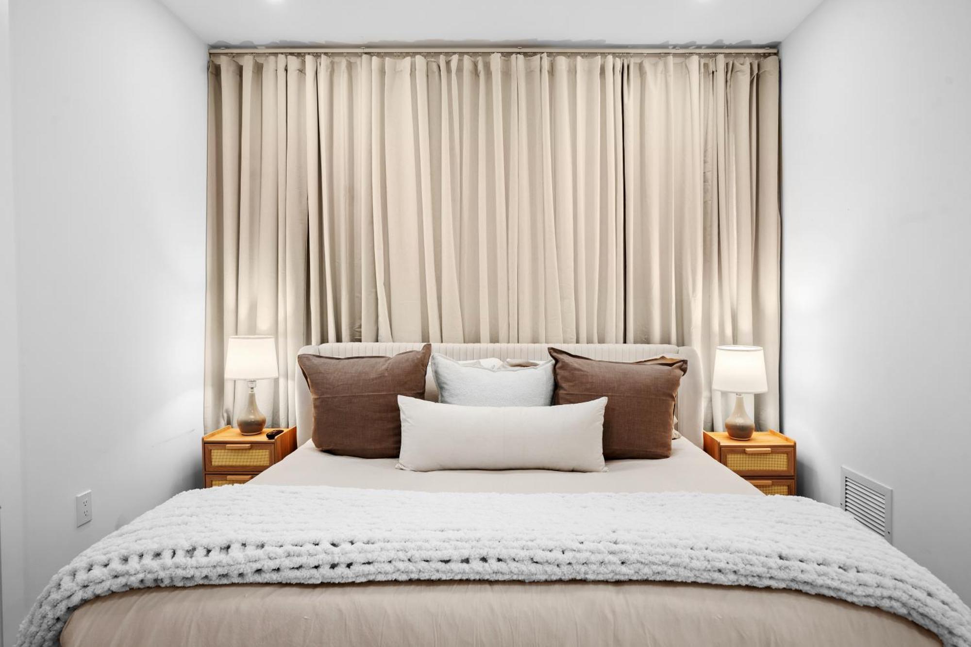 Modern Zen Oasis In Design District Sleeps 16 Villa *