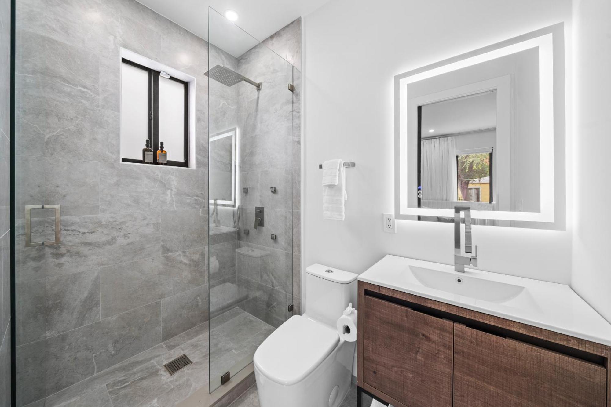 Modern Zen Oasis In Design District Sleeps 16 Villa Miami