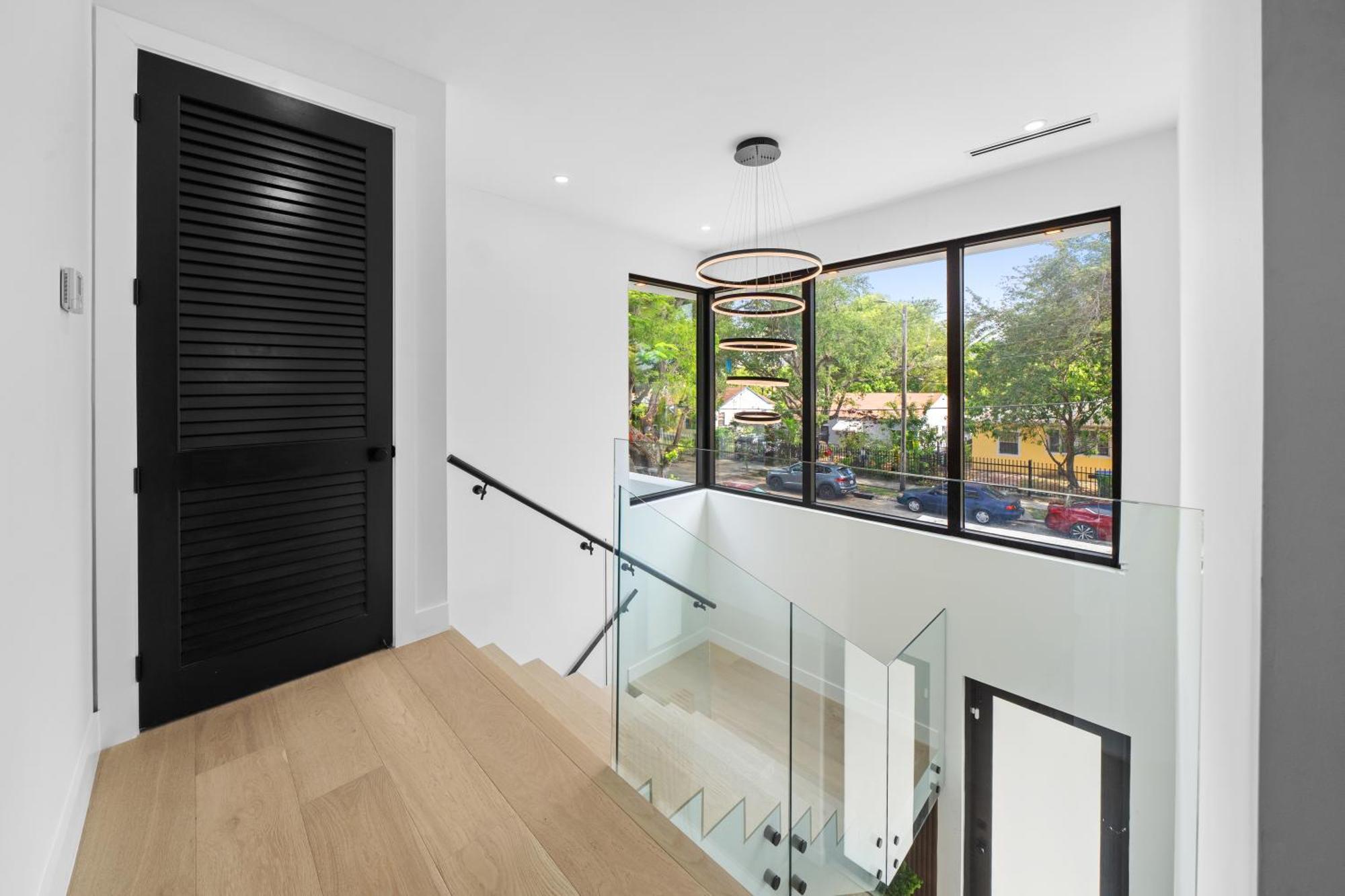 Modern Zen Oasis In Design District Sleeps 16 Villa *