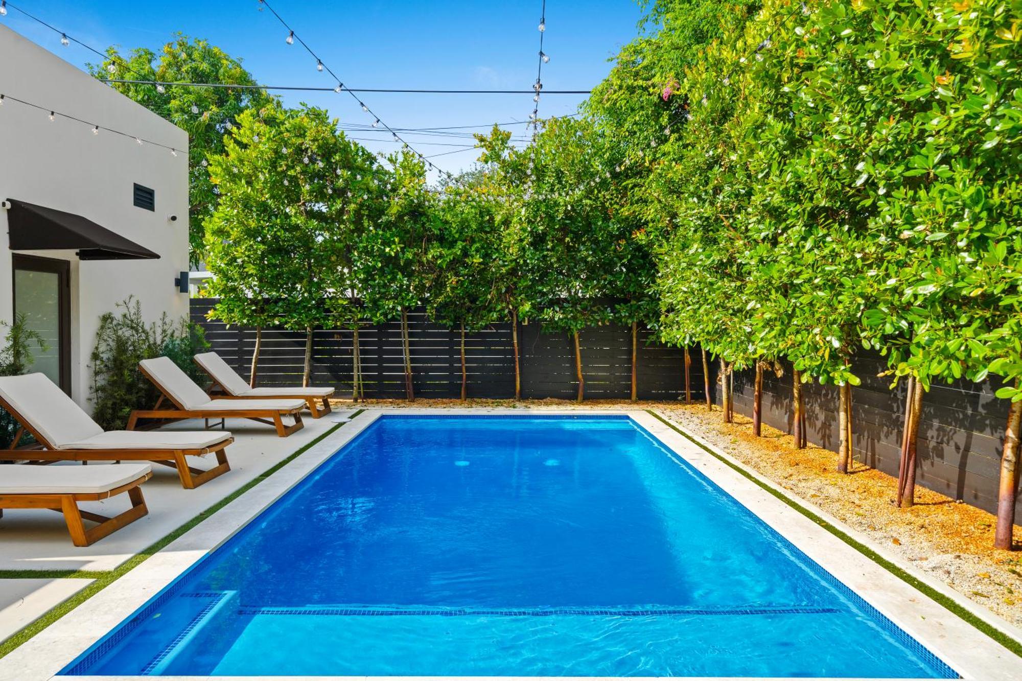 Modern Zen Oasis In Design District Sleeps 16 Villa Miami