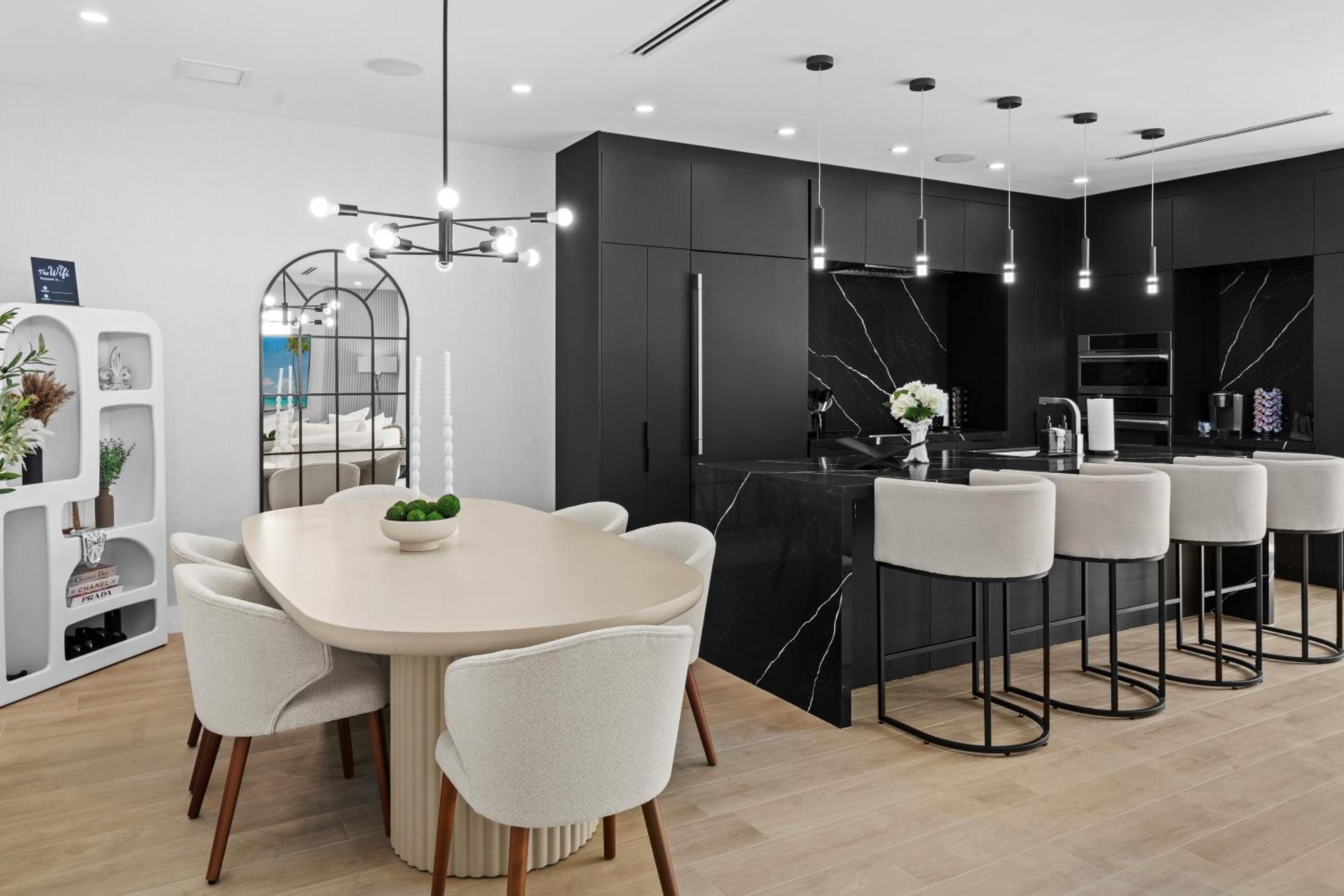 Modern Zen Oasis In Design District Sleeps 16 *