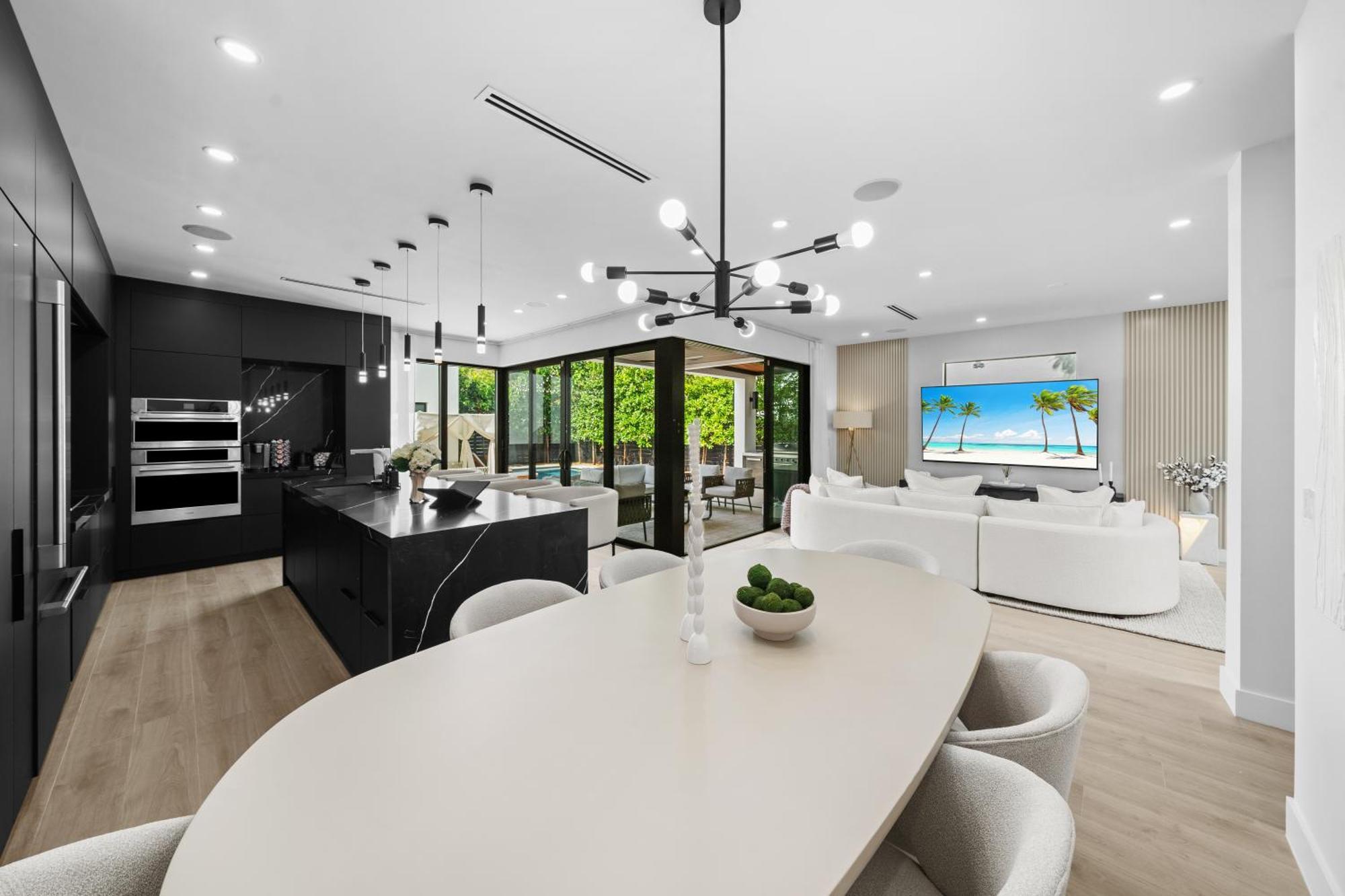 Modern Zen Oasis In Design District Sleeps 16 Villa *