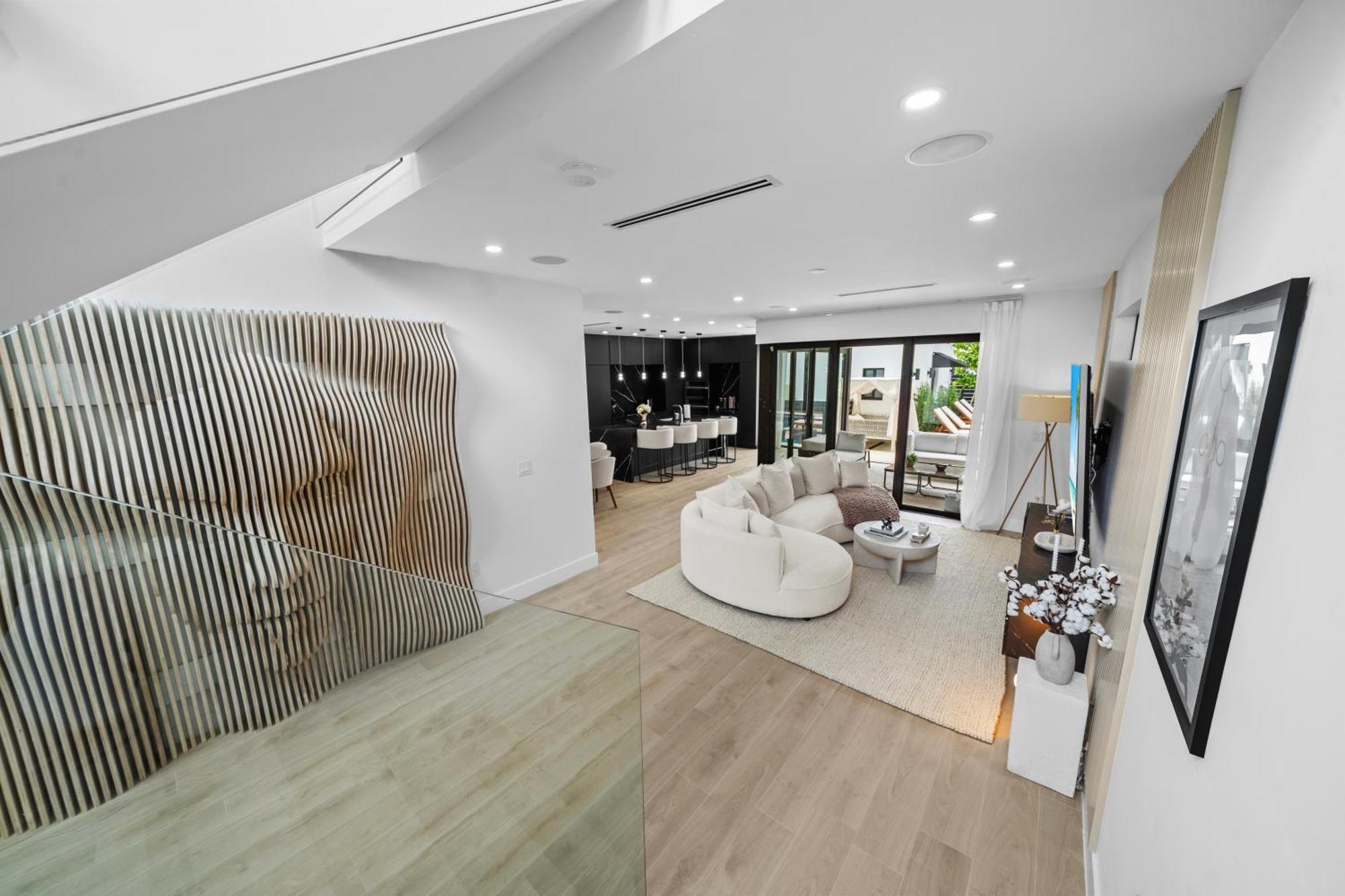 Villa Modern Zen Oasis In Design District Sleeps 16 *