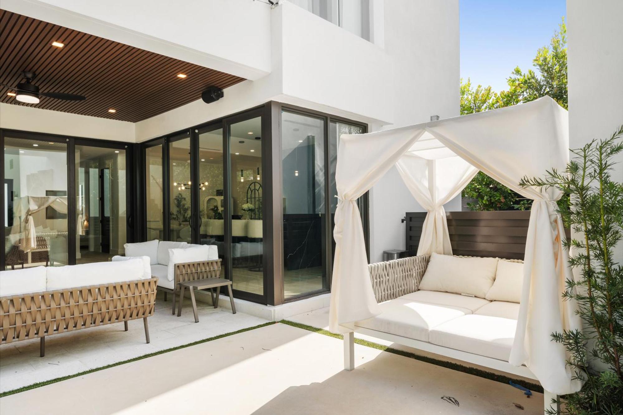 Modern Zen Oasis In Design District Sleeps 16 Villa Miami