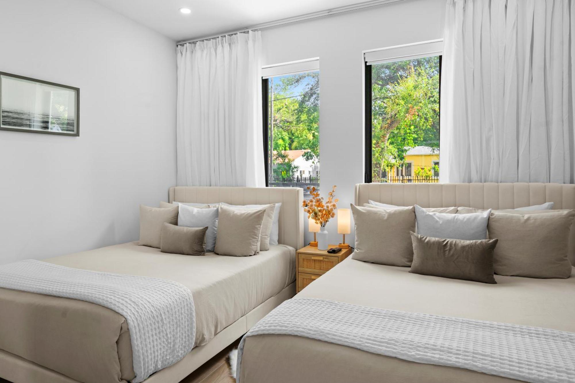 Modern Zen Oasis In Design District Sleeps 16 * Miami