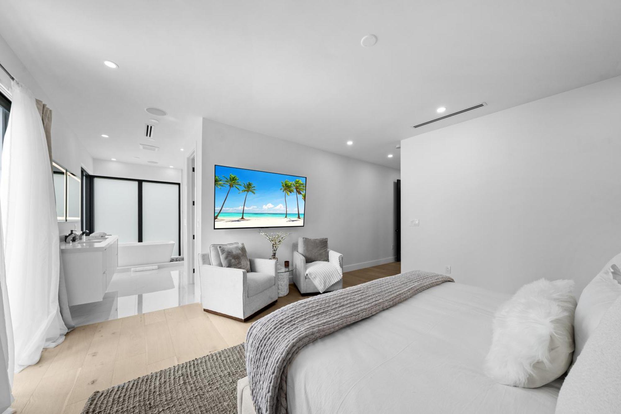 Modern Zen Oasis In Design District Sleeps 16 Villa *