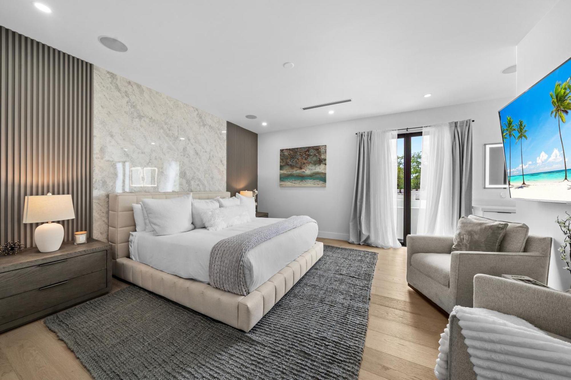 Modern Zen Oasis In Design District Sleeps 16 Villa Miami